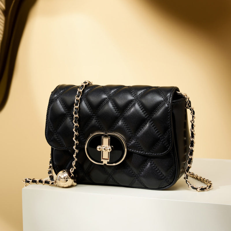 Chic Allure Crossbody | Kapitone Zincirli, Oval Kilit Detaylı
