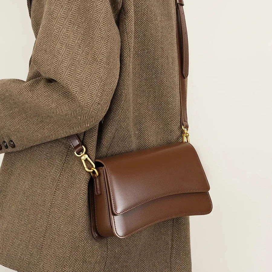 Pure Gloss Flap Deri Çanta | Şık ve Çok Yönlü Tasarım